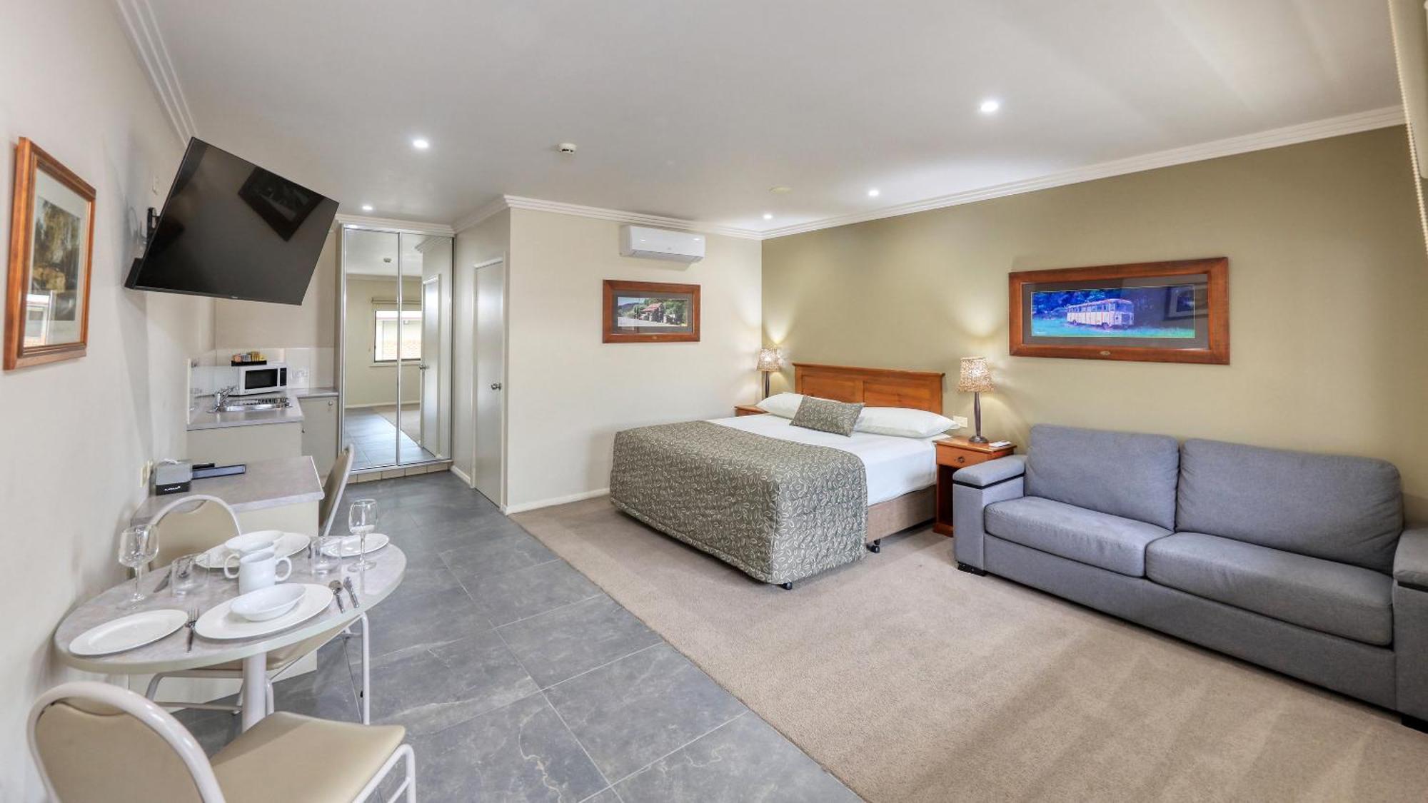 The Saltbush Motor Inn Hay Dış mekan fotoğraf