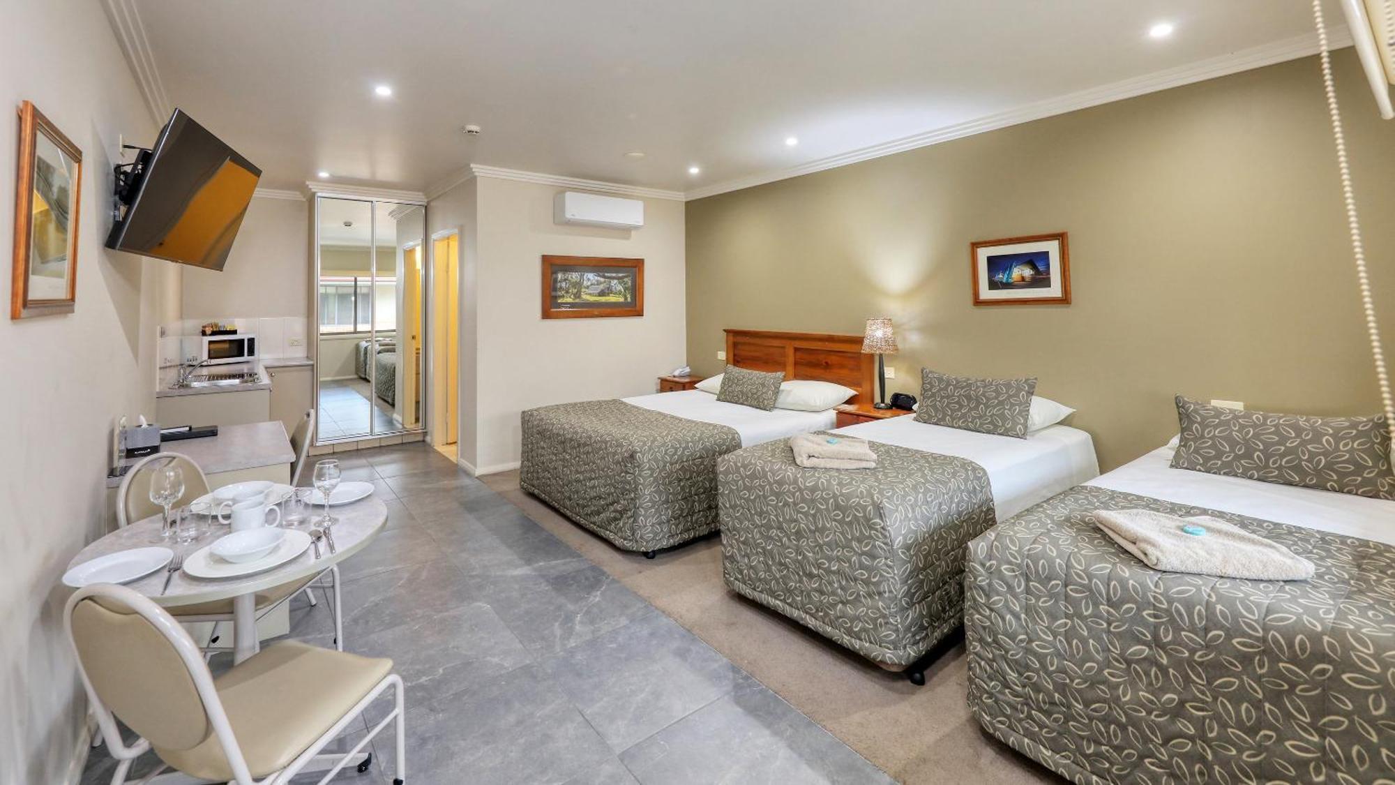 The Saltbush Motor Inn Hay Dış mekan fotoğraf