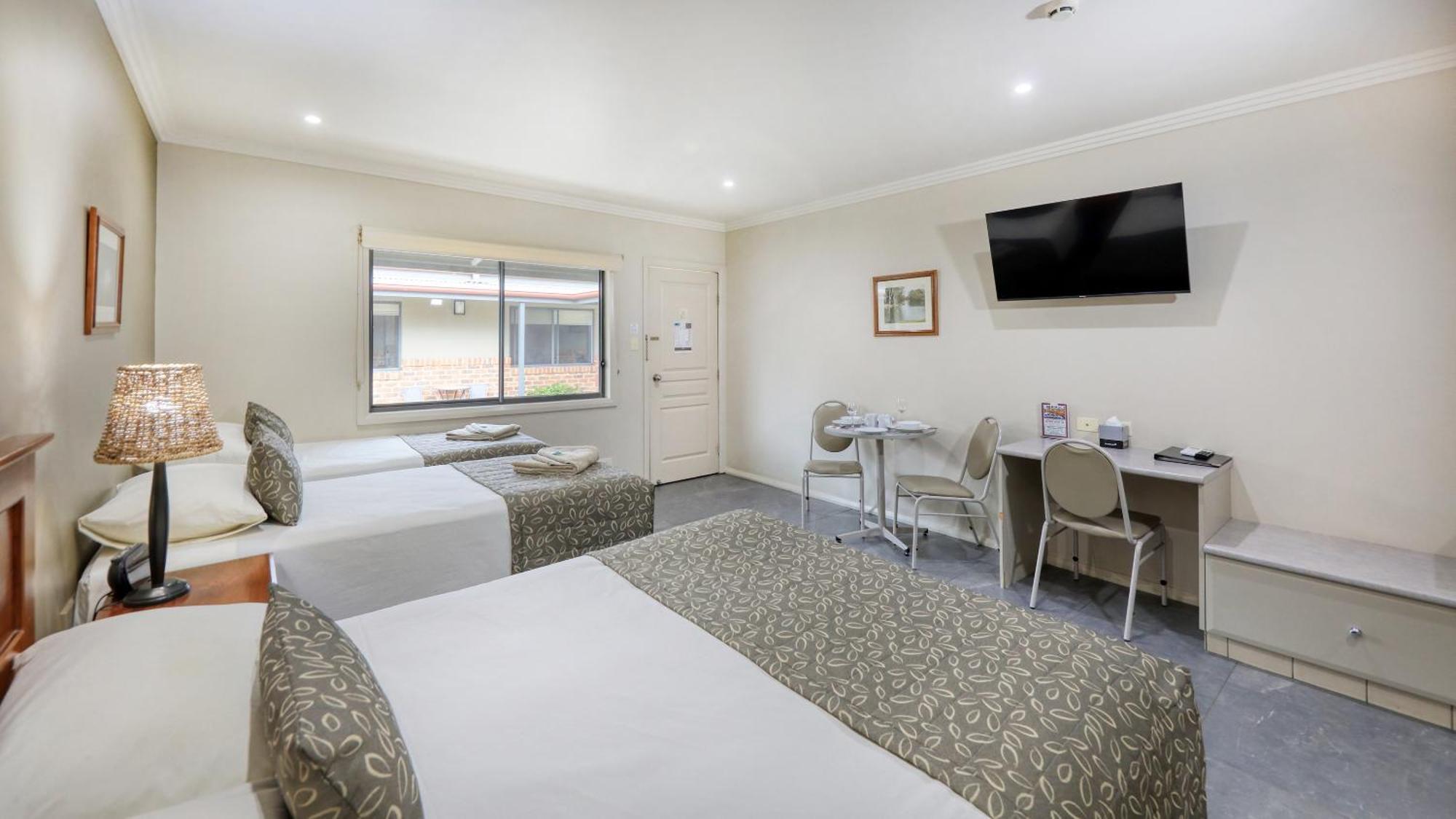 The Saltbush Motor Inn Hay Dış mekan fotoğraf