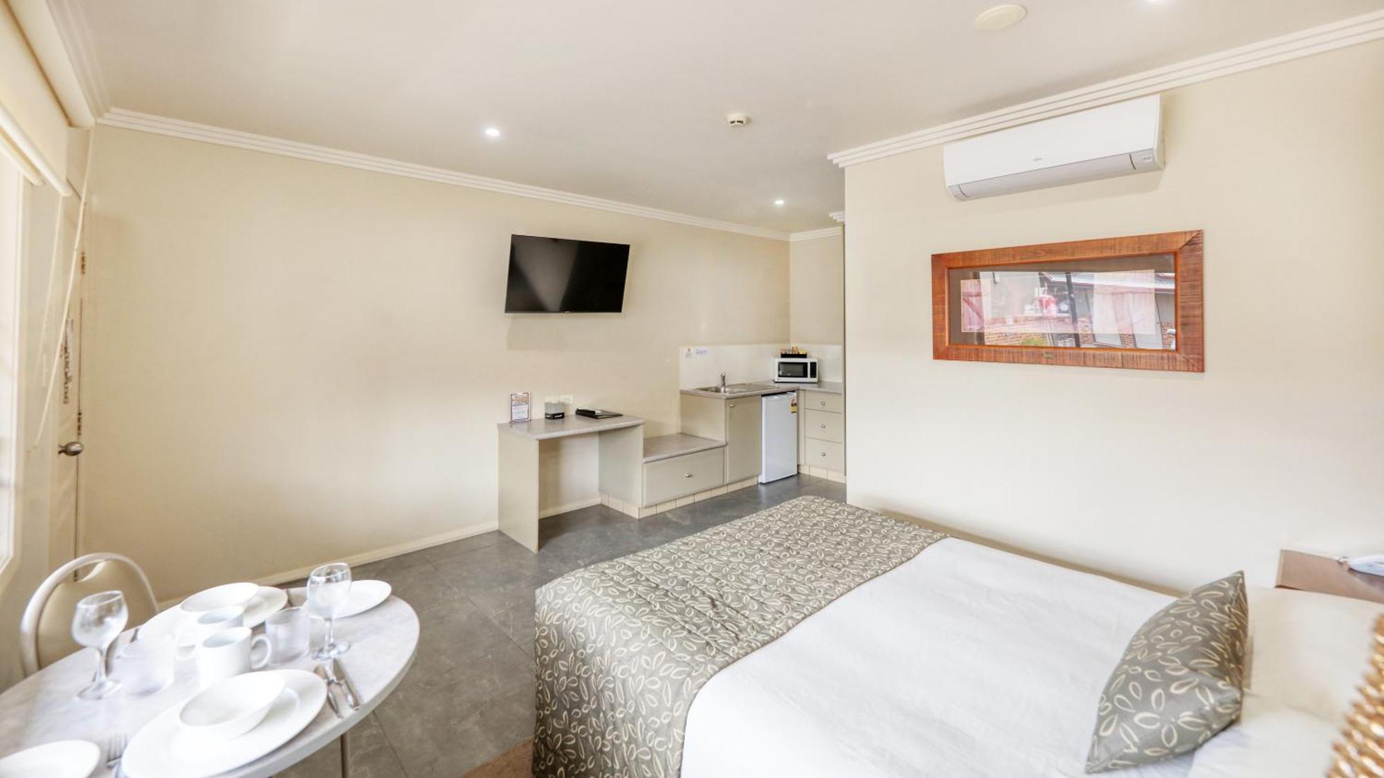 The Saltbush Motor Inn Hay Dış mekan fotoğraf