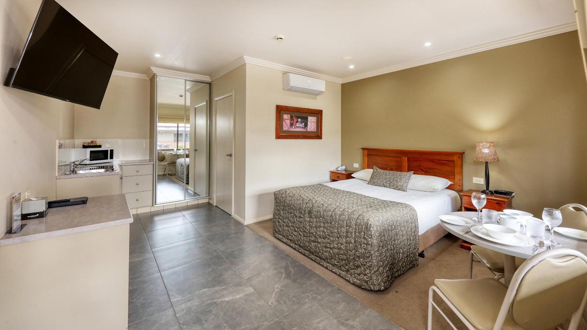 The Saltbush Motor Inn Hay Dış mekan fotoğraf