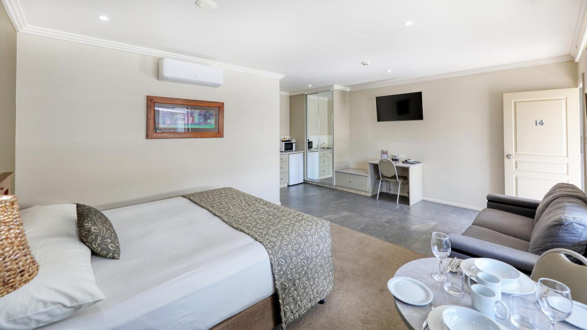 The Saltbush Motor Inn Hay Dış mekan fotoğraf