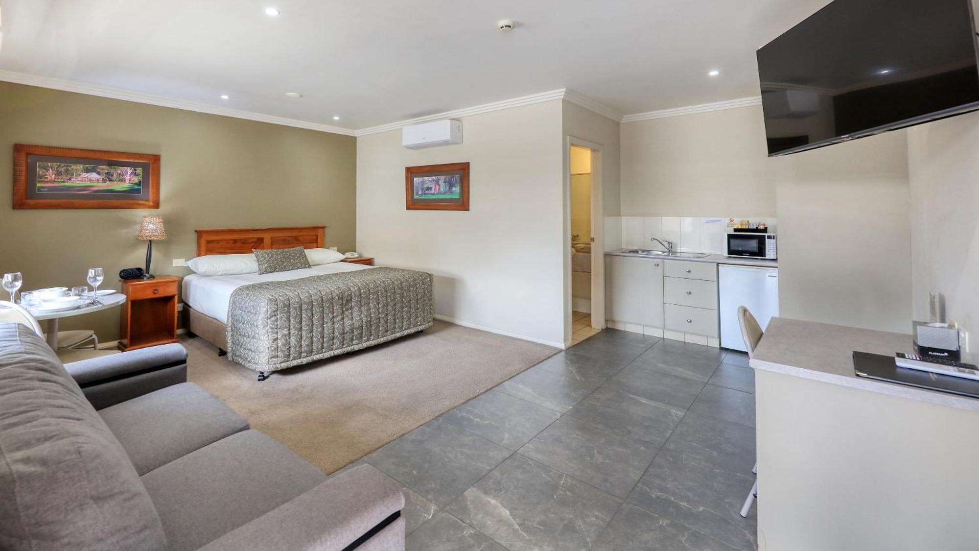 The Saltbush Motor Inn Hay Dış mekan fotoğraf
