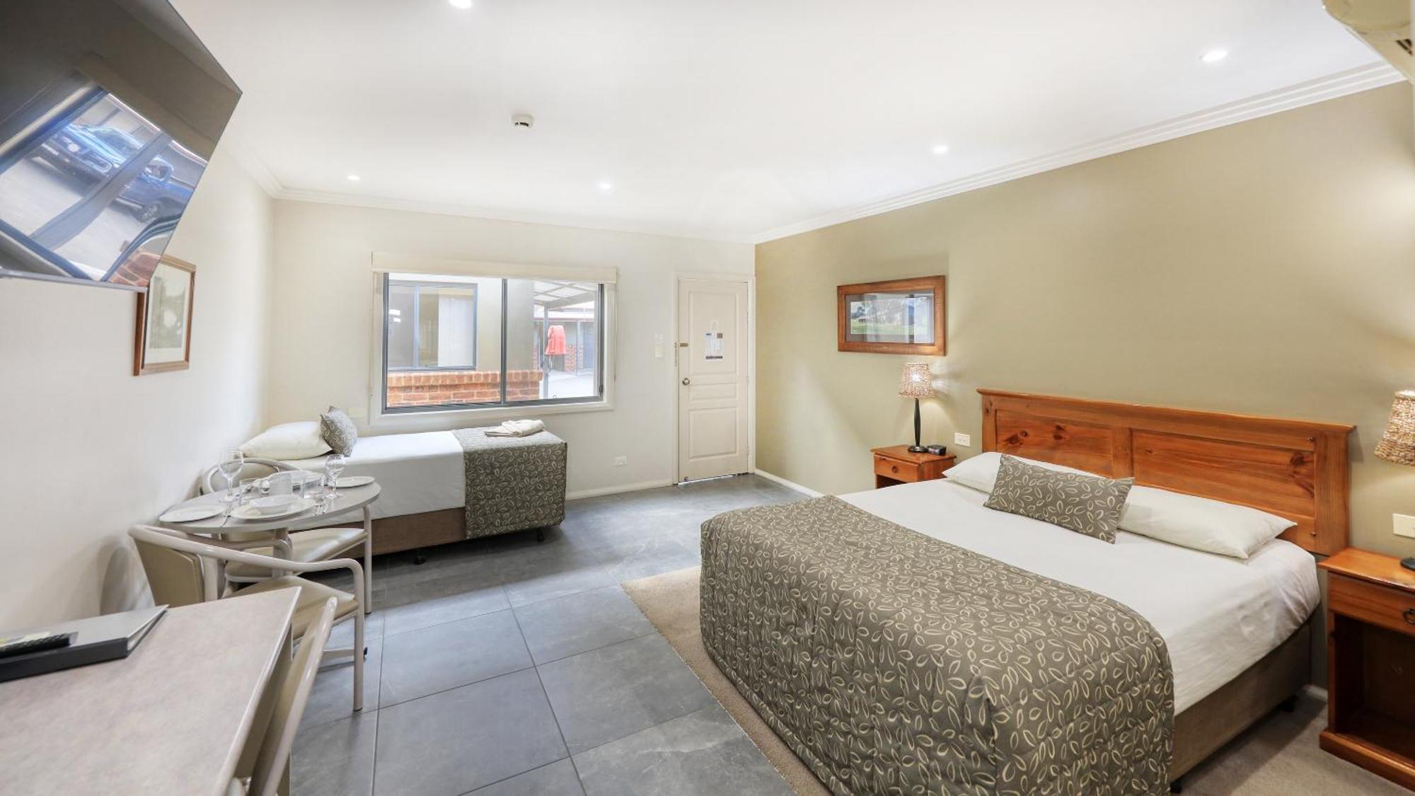 The Saltbush Motor Inn Hay Dış mekan fotoğraf