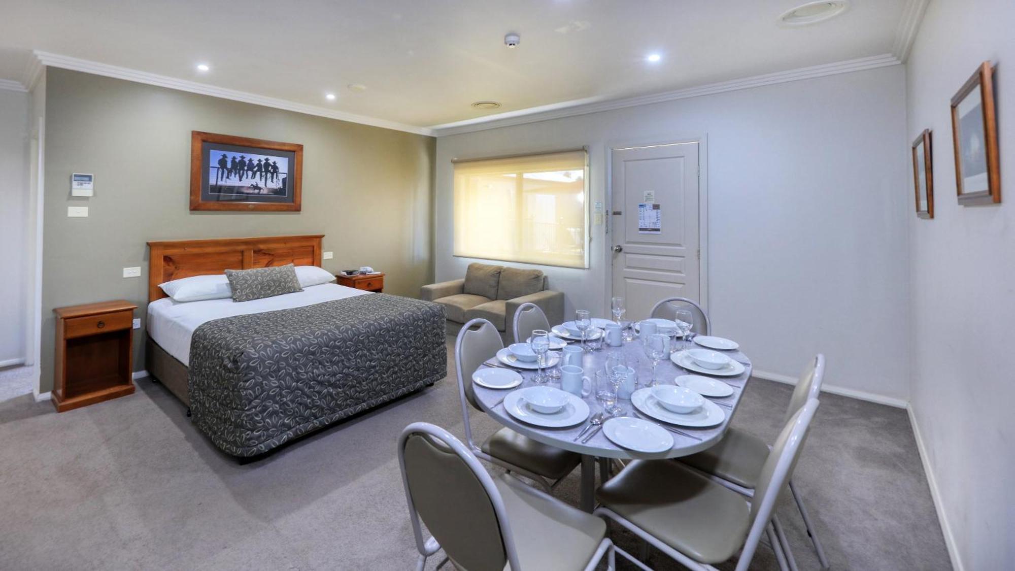 The Saltbush Motor Inn Hay Dış mekan fotoğraf