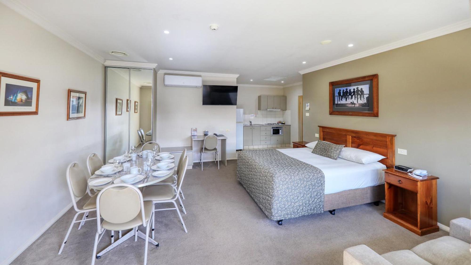 The Saltbush Motor Inn Hay Dış mekan fotoğraf