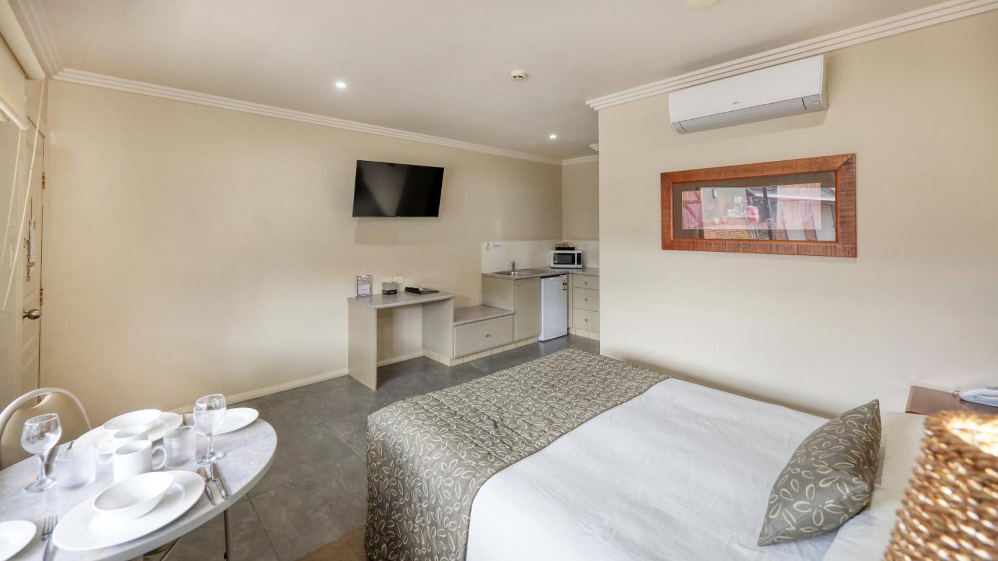 The Saltbush Motor Inn Hay Dış mekan fotoğraf
