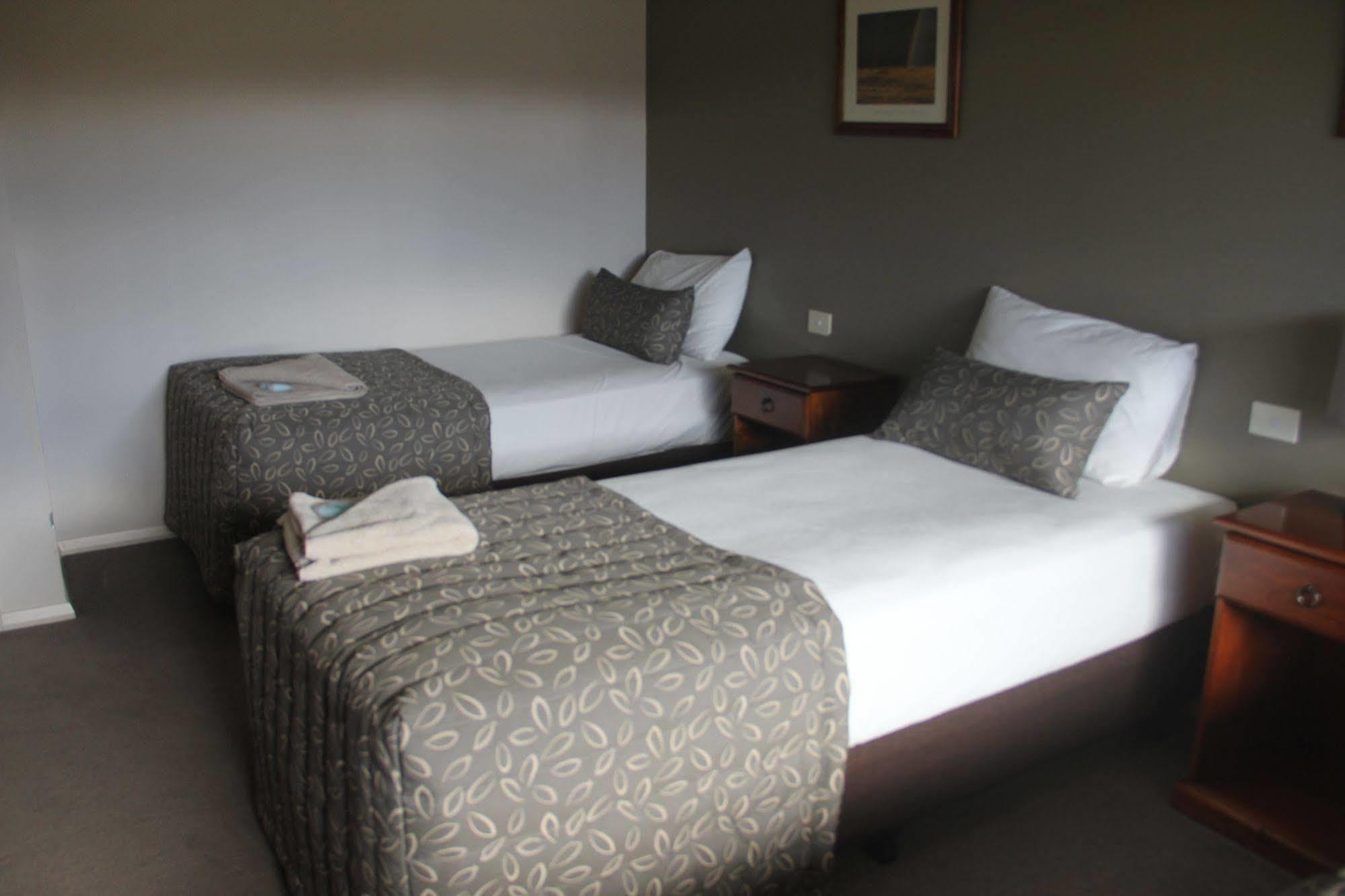 The Saltbush Motor Inn Hay Dış mekan fotoğraf