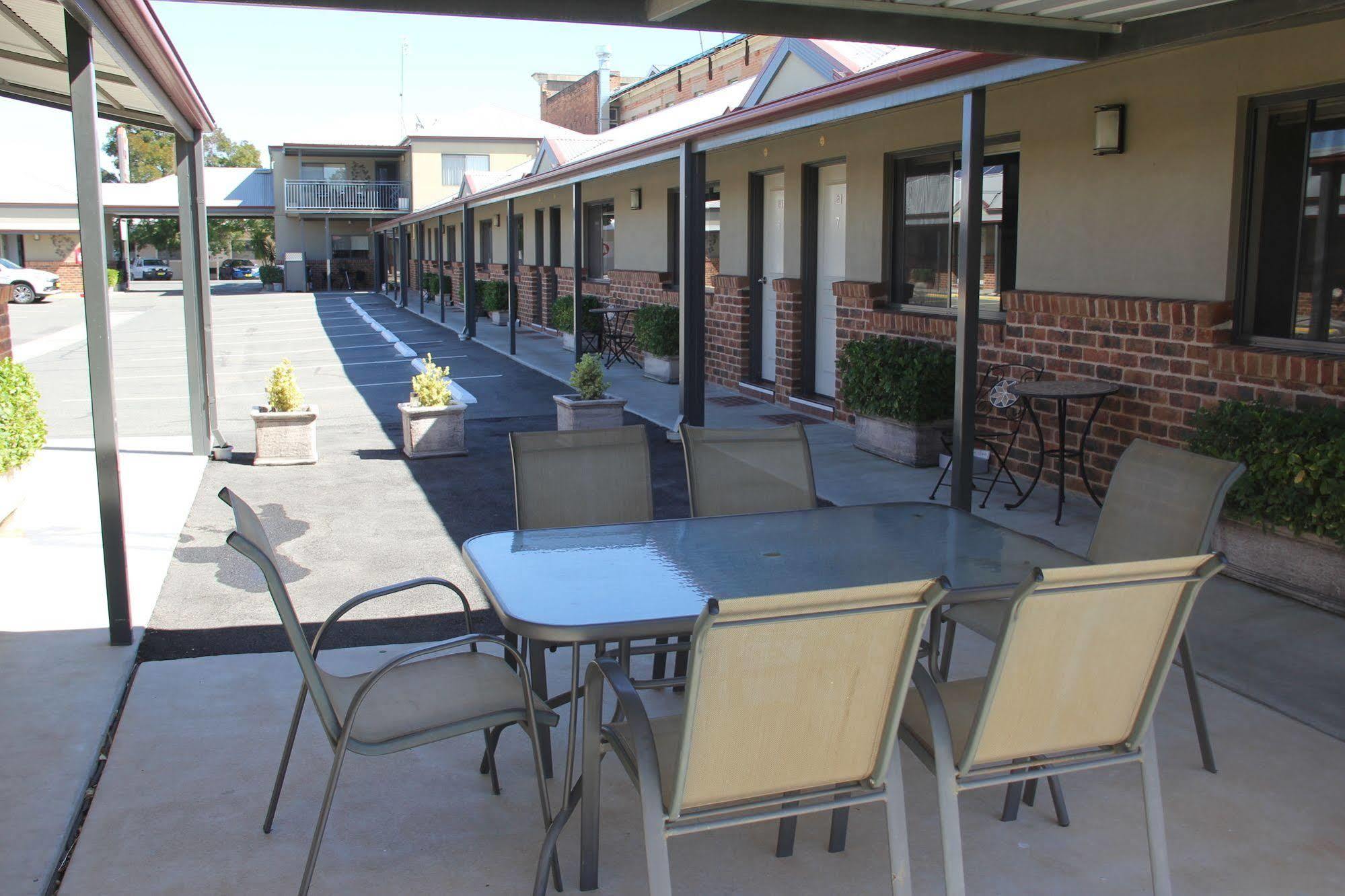 The Saltbush Motor Inn Hay Dış mekan fotoğraf